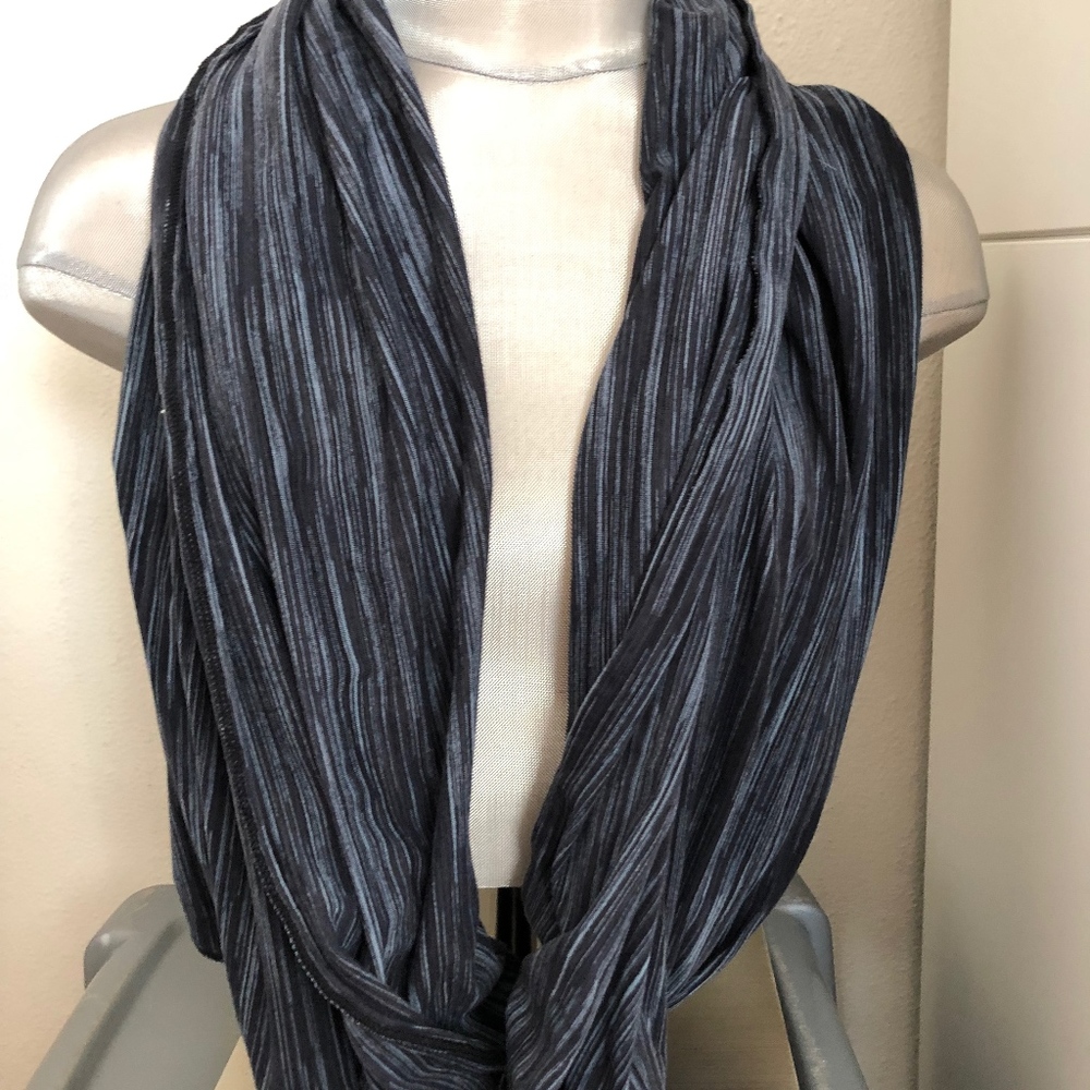 Champion grey infinity scarf